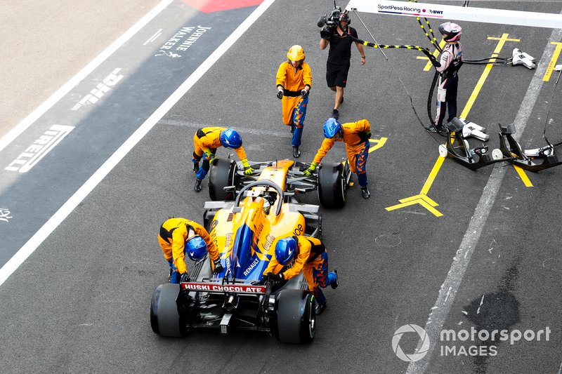 Les mécaniciens repoussent Lando Norris et McLaren dans la voie des stands