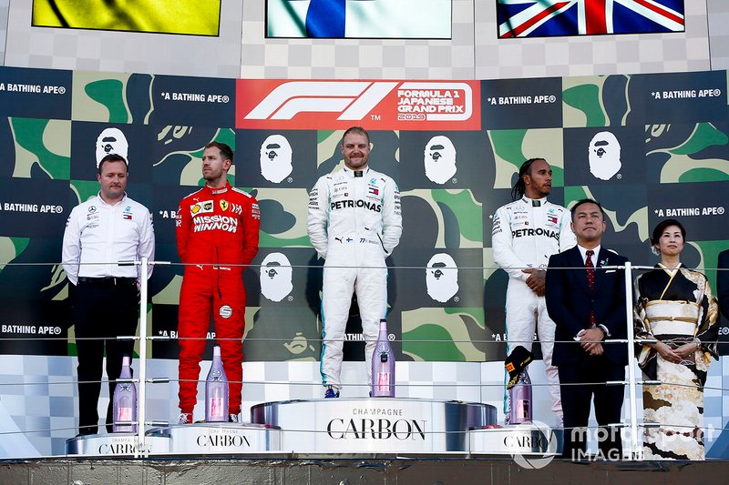 Podium: le vainqueur de la course Valtteri Bottas, Mercedes AMG F1, la deuxième place Sebastian Vettel, Ferrari, la troisième place Lewis Hamilton, Mercedes AMG F1 