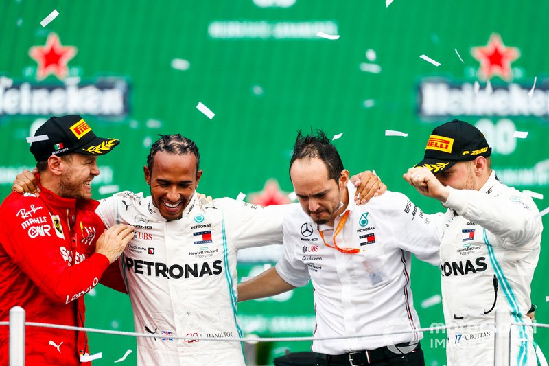 Sebastian Vettel, Ferrari, Lewis Hamilton, vainqueur de la course, Mercedes AMG F1 et Valtteri Bottas, Mercedes AMG F1 célèbrent sur le podium 