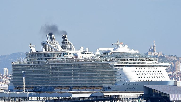Le navire de croisière était le plus grand au monde jusqu'à ce que son navire jumeau le dépasse en 2015