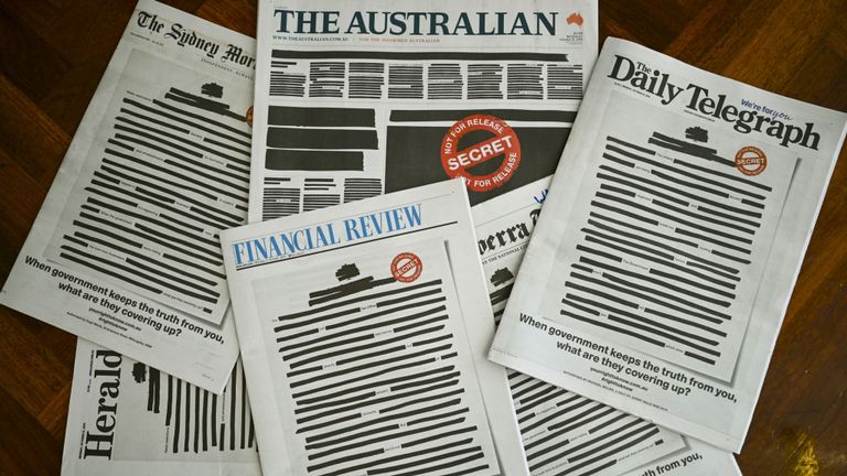 Les premières pages des principaux journaux australiens indiquent "Votre droit de savoir