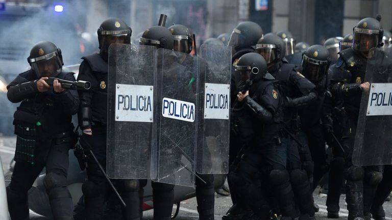 La police a riposté avec des balles en caoutchouc et des accusations