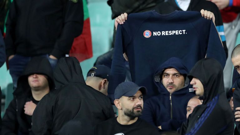 Les supporters bulgares manifestent leur dédain pour la campagne antiraciste de l'UEFA