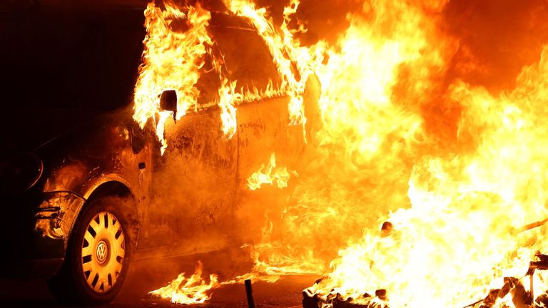 Plusieurs voitures ont été incendiées lors des manifestations à Barcelone