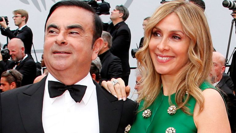 Carlos Ghosn, président-directeur général de l'Alliance Renault-Nissan, et son épouse Carole posent au festival de Cannes 26/5/2017