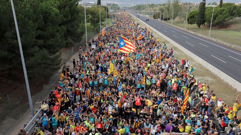 Des milliers de manifestants ont entamé une marche de 100 km sur Barcelone depuis les villes régionales