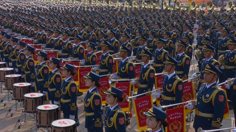 Quelque 15 000 soldats participent au défilé dans le centre de Pékin