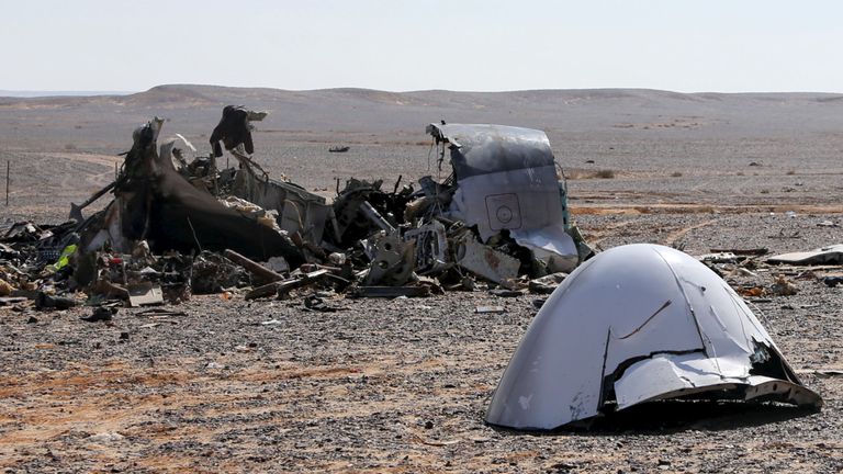 Des débris de l'Airbus 321 qui a été bombardé par l'Etat islamique