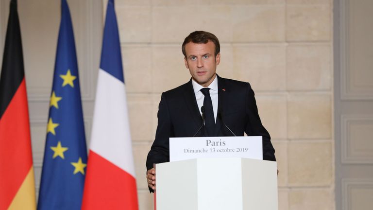 Emmanuel Macron a déclaré que l'offensive de la Turquie sur le nord de la Syrie devait cesser.