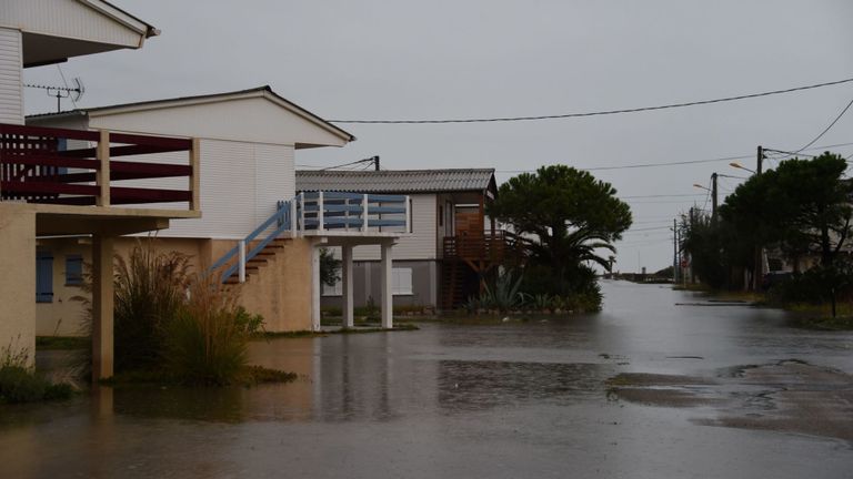 Gruissan, sud de la France où une rue a été touchée par de fortes pluies