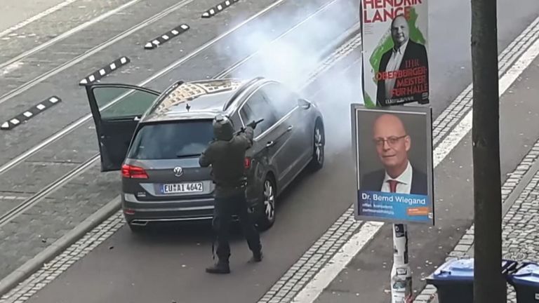 Deux personnes ont été tuées dans une fusillade à Halle, dans l'est de l'Allemagne, et un suspect a été arrêté, a déclaré la police