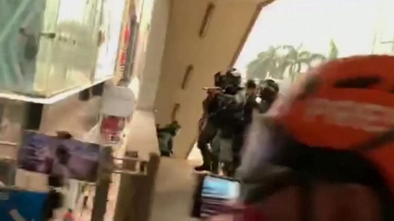 La journaliste indonésienne a été touchée à l'oeil droit par un coup non mortel mais n'a pas été sérieusement blessée