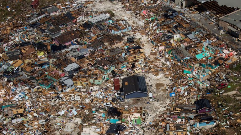 Les dégâts importants causés par l’ouragan Dorian sont visibles sur cette photo aérienne de l’île d’Abaco, aux Bahamas. (Andrew West / The News-Press via AP)