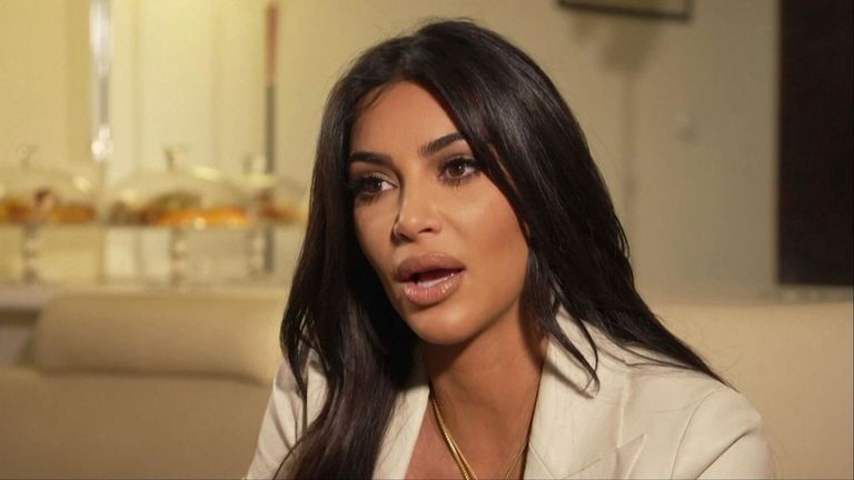 Kim Kardashian a fait l'éloge de Greta Thunberg, activiste suédoise spécialisée dans le climat chez les adolescentes, la qualifiant de "jeune femme courageuse et étonnante"