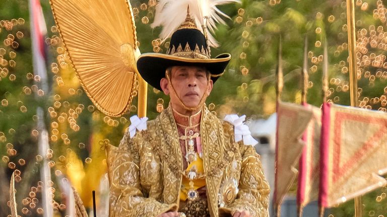 Le roi Maha Vajiralongkorn a été couronné en mai