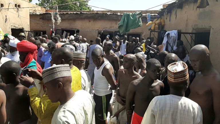 La police libère des centaines de jeunes hommes qui ont été maltraités dans une école nigériane