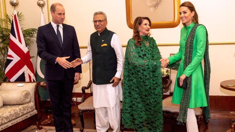 Le duc et la duchesse de Cambridge ont fait venir le président du Pakistan, M. Arif Alvi, au palais présidentiel. Photo: Arthur Edwards