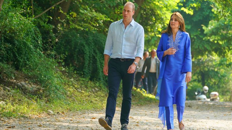 Le duc et la duchesse de Cambridge arrivent pour une visite dans les collines de Margalla le deuxième jour de la visite royale au Pakistan. PA Photo. Date de la photo: mardi 15 octobre 2019. Voir l'histoire de PA, ROYAL Cambridge. Le crédit photo devrait se lire comme suit: Owen Humphreys / PA Wire