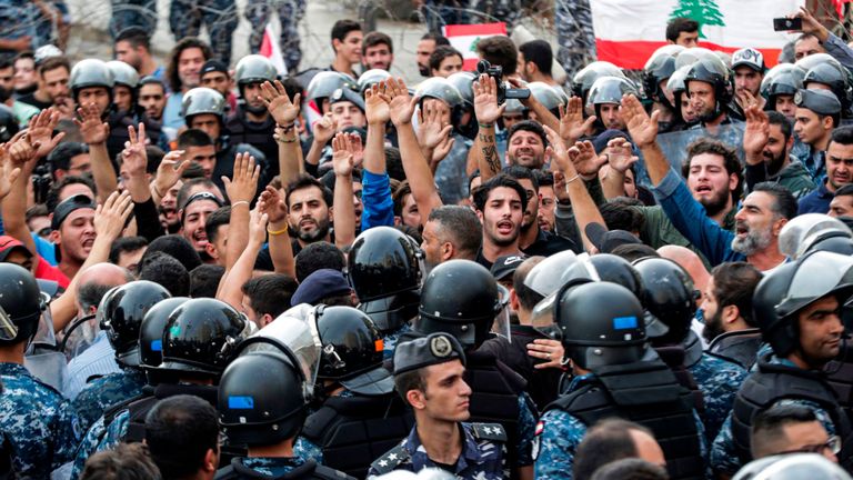 Les partisans du mouvement Hezbollah chiite au Liban manifestent à Beyrouth