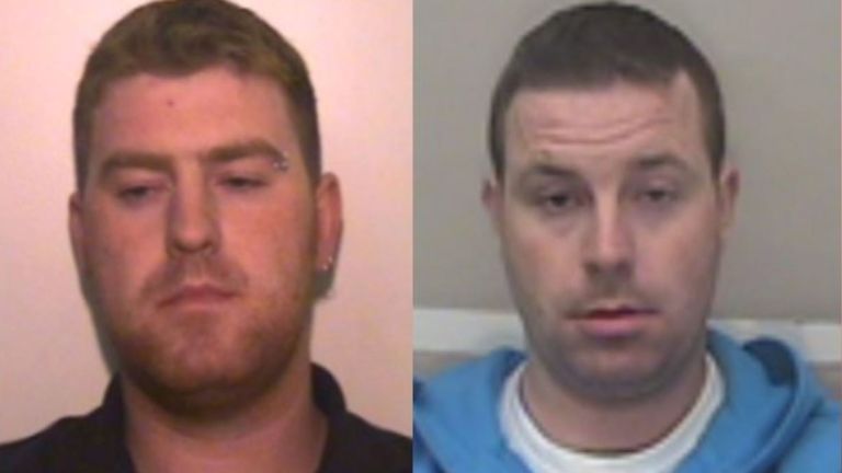 Ronan Hughes (à gauche) et Christopher Hughes (à droite) sont recherchés par la police