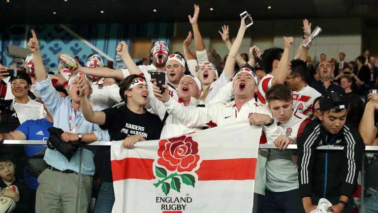 Les supporters anglais célèbrent leur équipe en atteignant la finale de la Coupe du monde de rugby