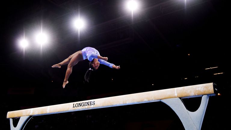 Simone Biles a remporté la finale de la poutre pour remporter sa 24e médaille de la compétition