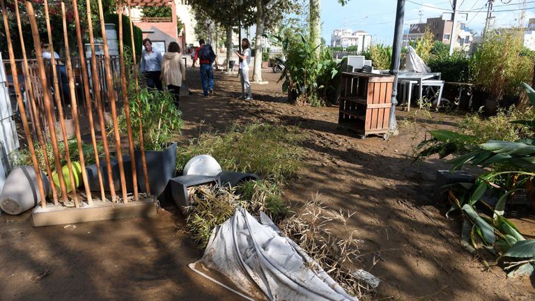 Un bar à Arenys de Mar, en Catalogne, est endommagé par une pluie torrentielle
