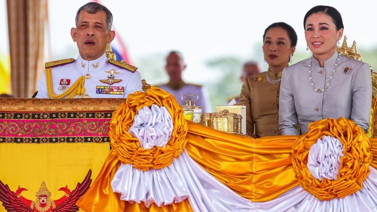 Le roi Rama X a épousé la reine Suthida (d) en mai 2019