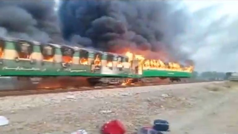 Le train voyageait dans la province du Punjab, dans l’est du Pakistan.