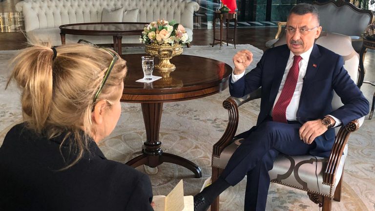 Alex Crawford s'entretient avec le vice-président turc Fuat Oktay