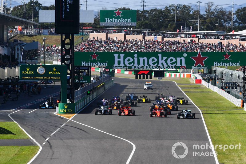 Valtteri Bottas, Mercedes AMG W10, en tête au départ