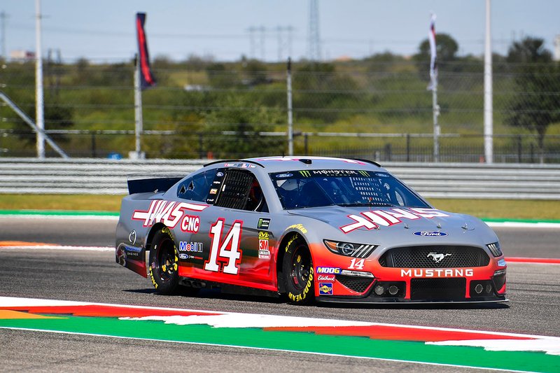 Romain Grosjean, Haas F1 Team, et Kevin Magnussen, Haas F1 Team, roulent avec Tony Stewart
