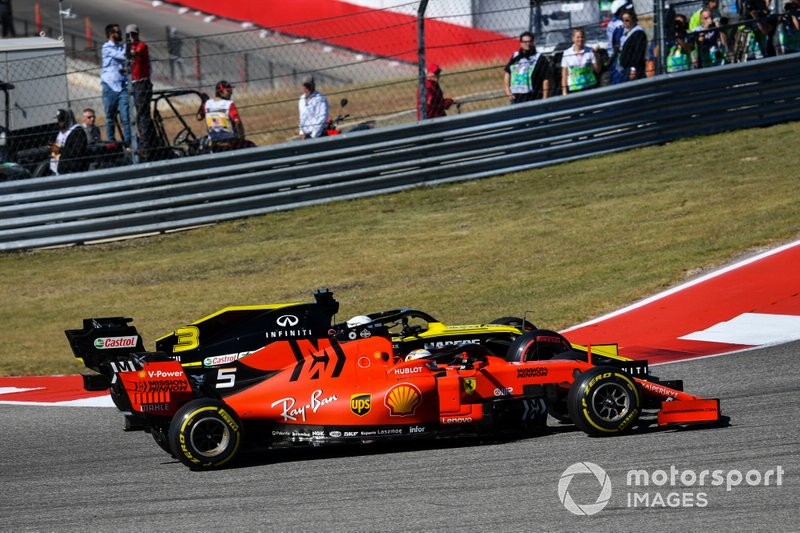Sebastian Vettel, Ferrari SF90, aux prises avec Daniel Ricciardo, Renault F1 Team R.S.19