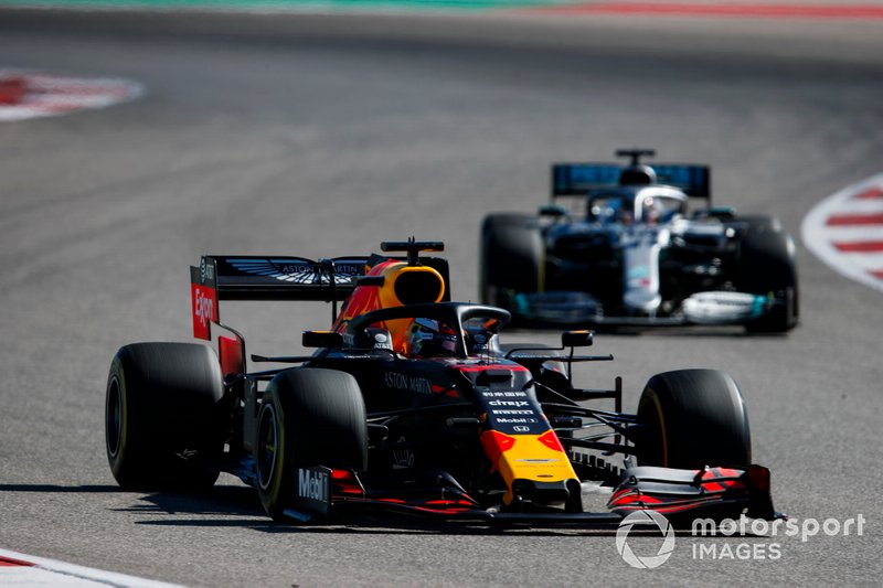 Max Verstappen, Red Bull Racing RB15, mène Lewis Hamilton, Mercedes AMG F1 W10