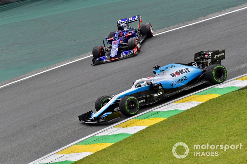 Daniil Kvyat, Toro Rosso STR14, rejoint après une rotation lorsque George Russell, Williams Racing FW42, passe