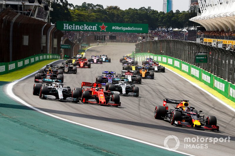 Max Verstappen, Red Bull Racing RB15 en tête au début de la course