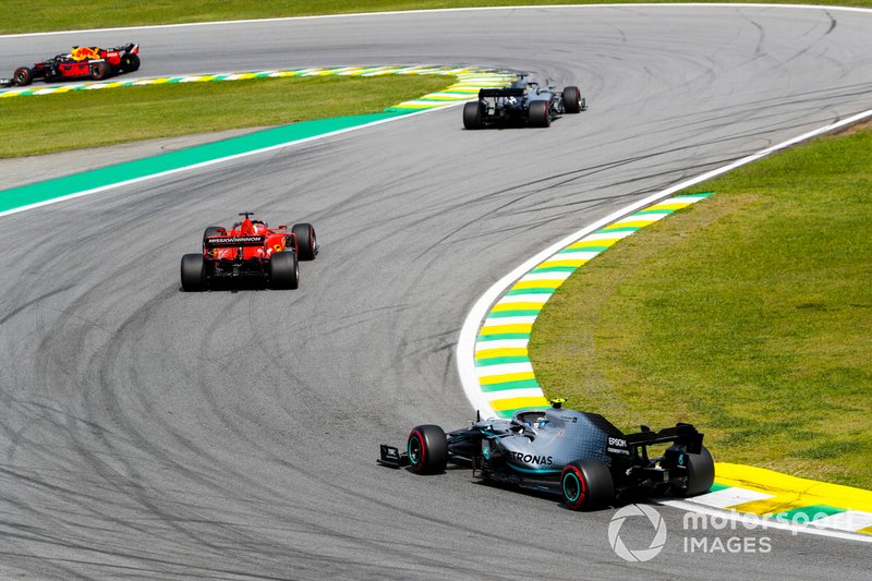 Max Verstappen, Red Bull Racing RB15, Lewis Hamilton, Mercedes AMG F1 W10, Sebastian Vettel, Ferrari SF90 et Valtteri Bottas, Mercedes AMG W10 au début de la course