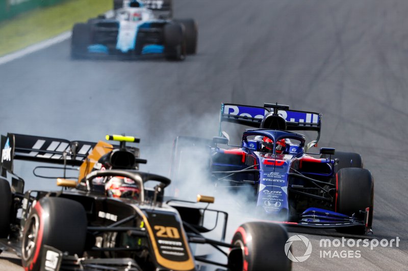 Daniil Kvyat, Toro Rosso STR14 et Kevin Magnussen, Haas F1 Team VF-19 