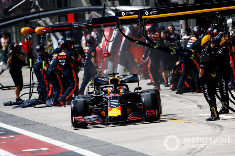 Max Verstappen, ravitaillement du Red Bull Racing RB15 