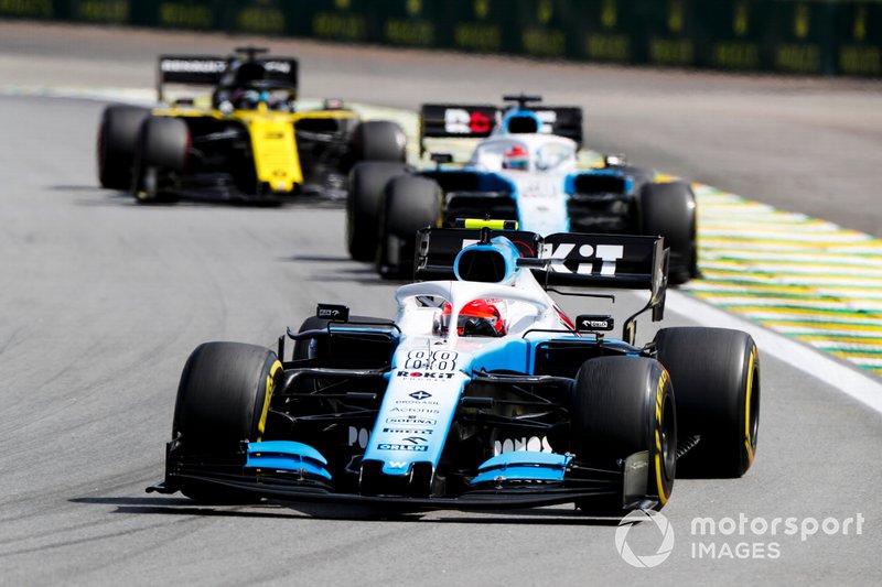 Robert Kubica, Williams FW42, mène George Russell, Williams Racing FW42 et Daniel Ricciardo, Renault F1 Team R.S.19