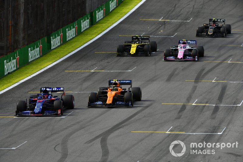 Daniil Kvyat, Toro Rosso STR14, mène Lando Norris, McLaren MCL34, Lance Stroll, Racing Point RP19, Nico Hulkenberg et Renault F1 Team R.S. 19 ans, et Kevin Magnussen, Haas F1 Team VF-19