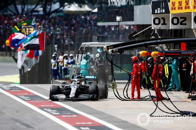 Lewis Hamilton, arrêt au stand Mercedes AMG F1 W10 
