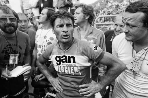 Eamonn Sweeney: "Demoiselle d'honneur du Tour, Poulidor était la première à conquérir le cœur des fans de cyclisme"