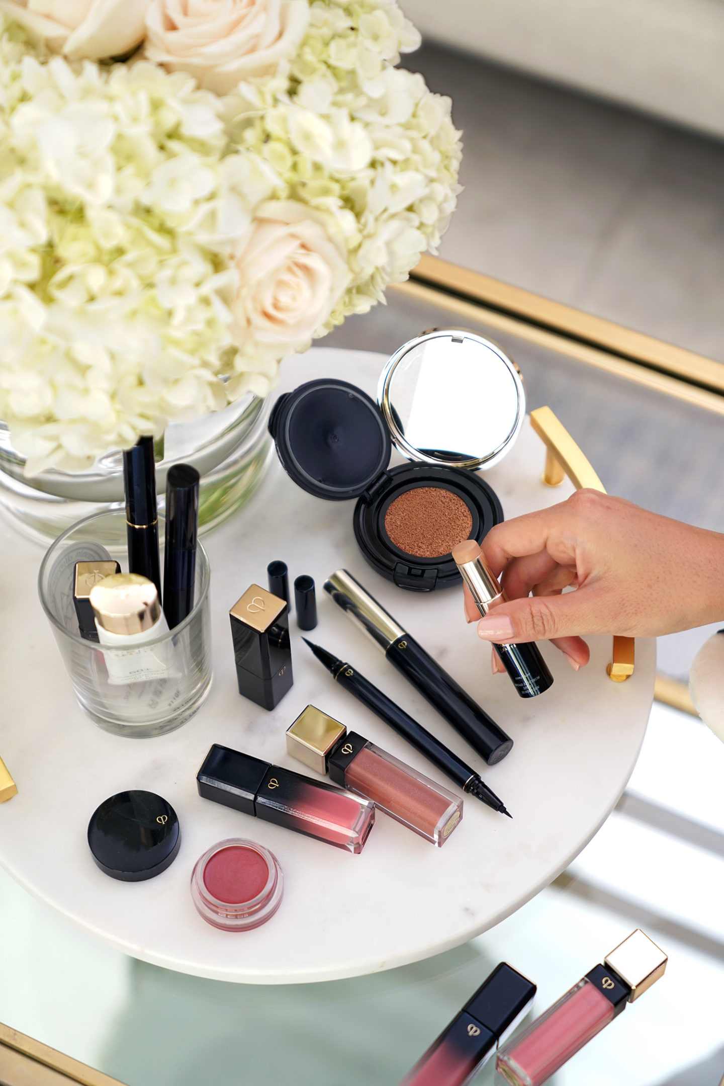 Le meilleur du monde "width =" 1080 "height =" 1619 "srcset =" https://thebeautylookbook.com/wp-content/uploads/2019/11/Cle-de-Peau-Favorites-Luxury-Beauty- 1440x2159.jpg 1440w, https://thebeautylookbook.com/wp-content/uploads/2019/11/Cle-de-Peau-Favorites-Luxury-Beauty-800x1199.jpg 800w, https://thebeautylookbook.com/wp- content / uploads / 2019/11 / Cle-de-Peau-Favoris-Luxe-Beauté-67x100.jpg 67w, https://thebeautylookbook.com/wp-content/uploads/2019/11/Cle-de-Peau-Favorites -Luxury-Beauty-1080x1619.jpg 1080w, https://thebeautylookbook.com/wp-content/uploads/2019/11/Cle-de-Peau-Favorites-Luxury-Beauty.jpg 1500w "tailles =" (max-width : 1080px) 100vw, 1080px "data-jpibfi-post-excerpt =" Le meilleur de Cle de Peau Beaute - pour compléter mes dix choix de beauté qui valent la peine. Favoris pour fond de teint, cache-cernes, lèvres et yeux. "Data-jpibfi-post-url =" https://thebeautylookbook.com/2019/11/best-of-cle-de-peau-beaute.html "data-jpibfi- post-title = "Meilleur de Clé de Peau Beaute" data-jpibfi-src = "https://thebeautylookbook.com/wp-content/uploads/2019/11/Cle-de-Peau-Favorites-Luxury-Beauty-1440x2159 .jpg "/></p>
<p>J'ai une collecte de beauté de luxe avec mes favoris de Cle de Peau Beaute. Ils ont tellement de belles pièces de haute qualité dont beaucoup, à mon avis, sont de vrais agrafes. Aujourd’hui, je fais équipe avec Nordstrom pour compléter mes dix meilleurs choix en matière de beauté. J'achète et réapprovisionne la plupart de mes produits Cle de Peau et les ai depuis des années, en particulier leurs bases. Tous mes favoris personnels et les nuances que j'utilise sont décrits ci-dessous.</p>
<p style=