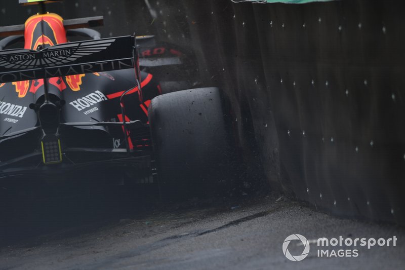 Alexander Albon, Red Bull RB15, heurte une barrière