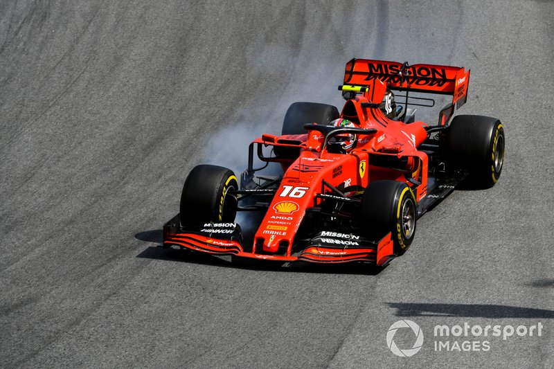 Charles Leclerc, la Ferrari SF90 enfermée