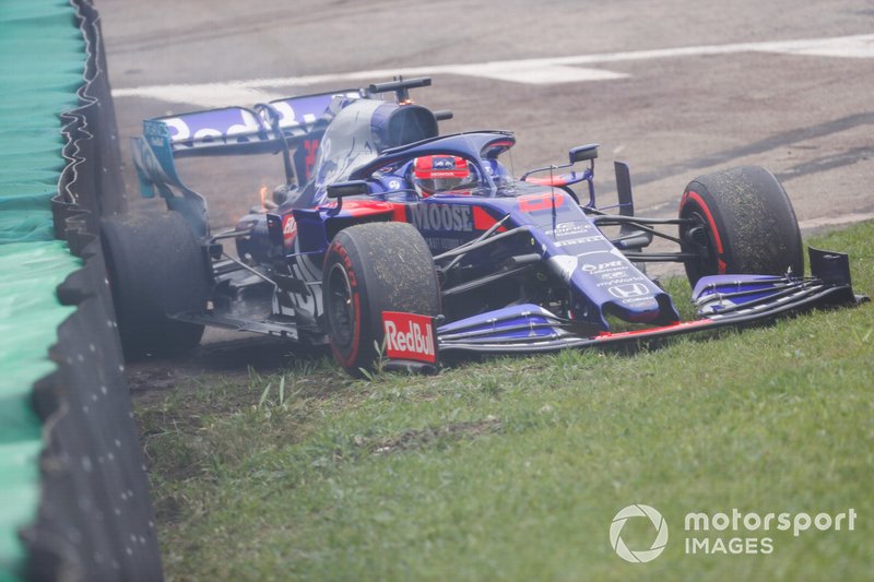 Daniil Kvyat, Toro Rosso STR14 sécraser 