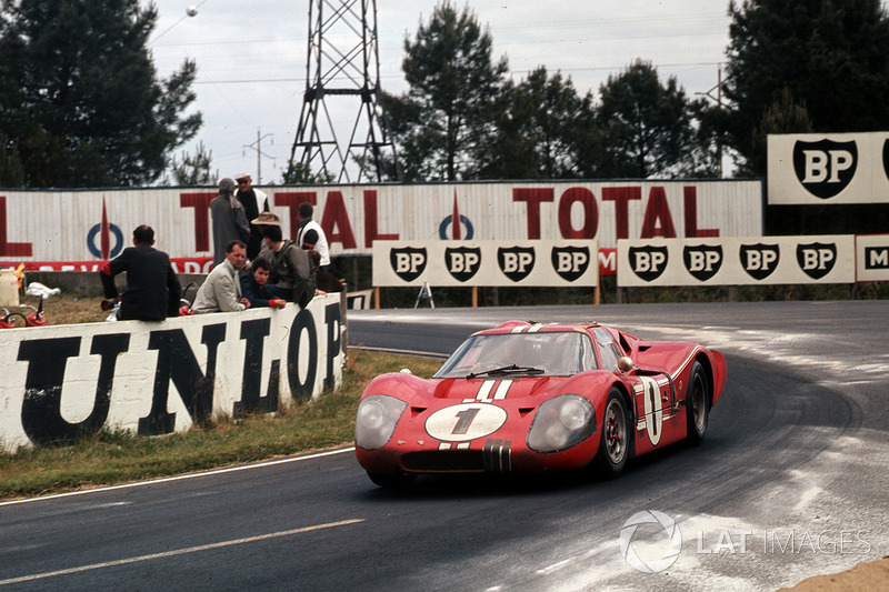 # 1 Ford GT40 Mk4: A.J. Foyt, Dan Gurney
