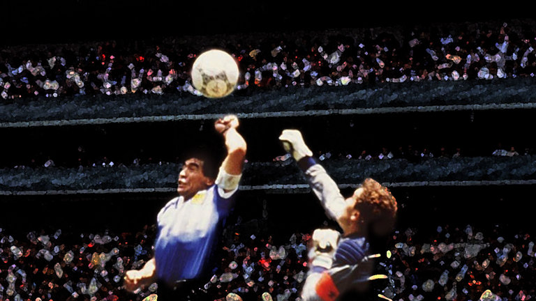Le but de Diego Maradona dans Hand of God pour l'Argentine contre l'Angleterre lors des quarts de finale de la Coupe du monde de 1986 à Mexico le 22 juin