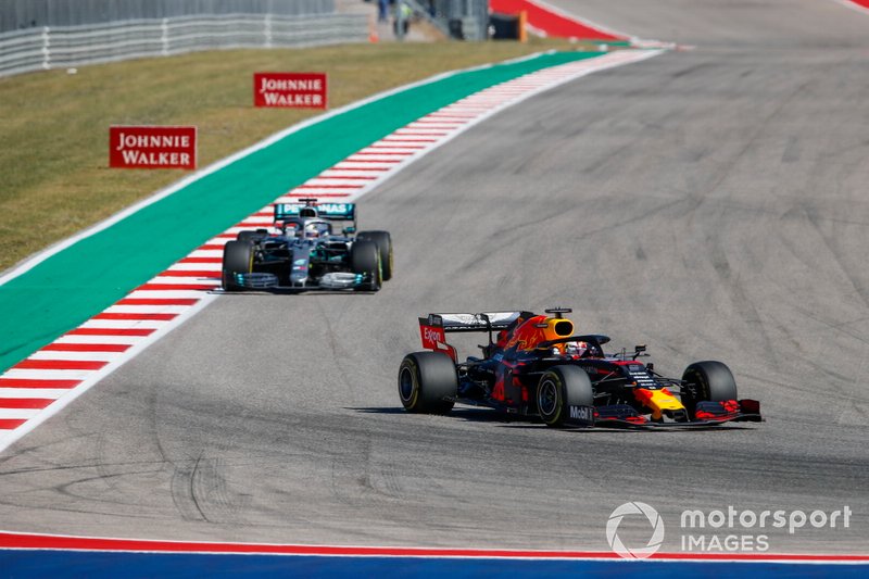 Max Verstappen, Red Bull Racing RB15, mène Lewis Hamilton, Mercedes AMG F1 W10